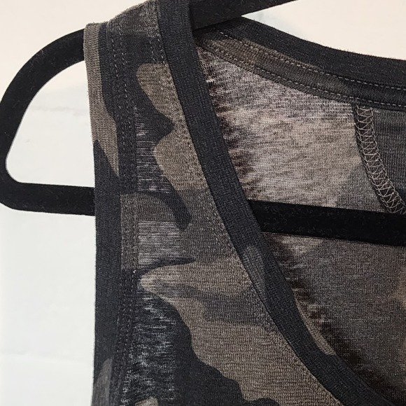 Prana‎ Women Sz M Top Camouflage  Sleeveless Athleisure Activewear Tank Workout - Picture 3 of 6